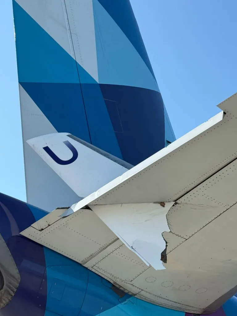 Два самолета столкнулись в аэропорту Сочи — на кадрах результат происшествия