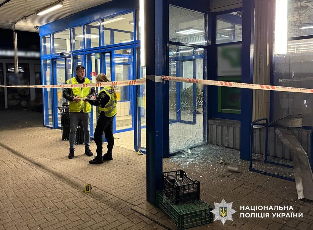 Вэсэушник в Житомире бросил гранату в толпу — так сражаются за "мир"