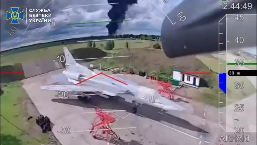 Полное видео ударов украинских FPV-дронов по российским авиабазам стратегической авиации