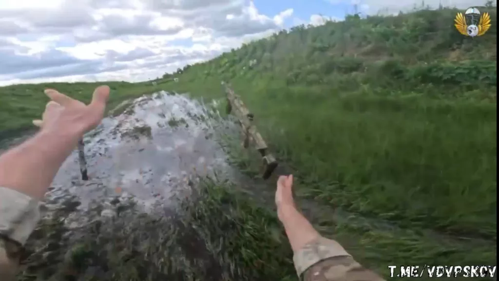 Испытания нового АК-12К военнослужащими 76-й дивизии ВДВ на кадрах от vdvpskov