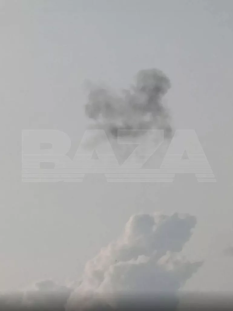 Жители Тульской области сообщают о звуках взрывов в небе. По предварительным данным, Новомосковск атакуют беспилотники