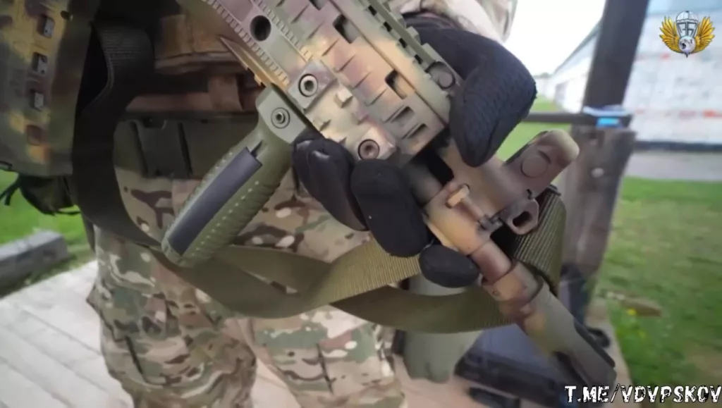 Испытания нового АК-12К военнослужащими 76-й дивизии ВДВ на кадрах от vdvpskov