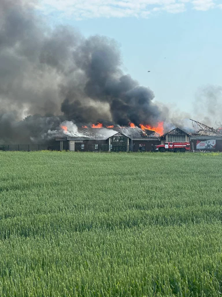 Кадры с Рыльска. Удар по культурно-досуговому центру, есть погибший и пострадавшие