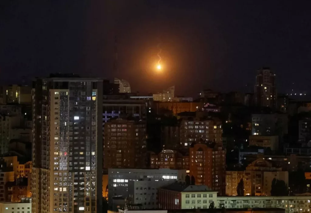 Киев во время и после утренних ударов. Одной из основных целей вновь выступали цеха завода «Артем»