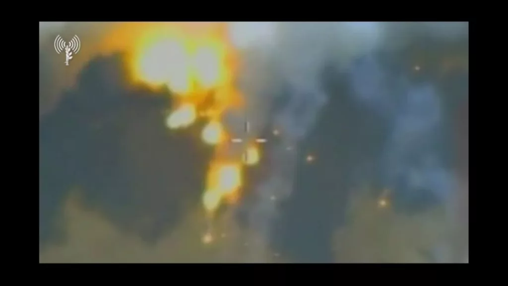 Заявлено как удары по пусковым иранских баллистических ракет. В первом случае, предположительно, видно горящее твердое топливо ракеты после ее взрыва