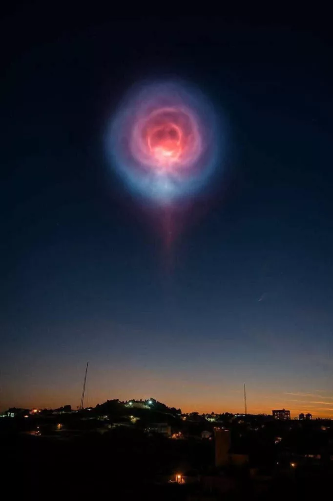 Появились кадры, на которых, как утверждается, зафиксирован перехват иранской баллистической ракеты американской системой ПРО THAAD за пределами земной атмосферы над территорией Израиля