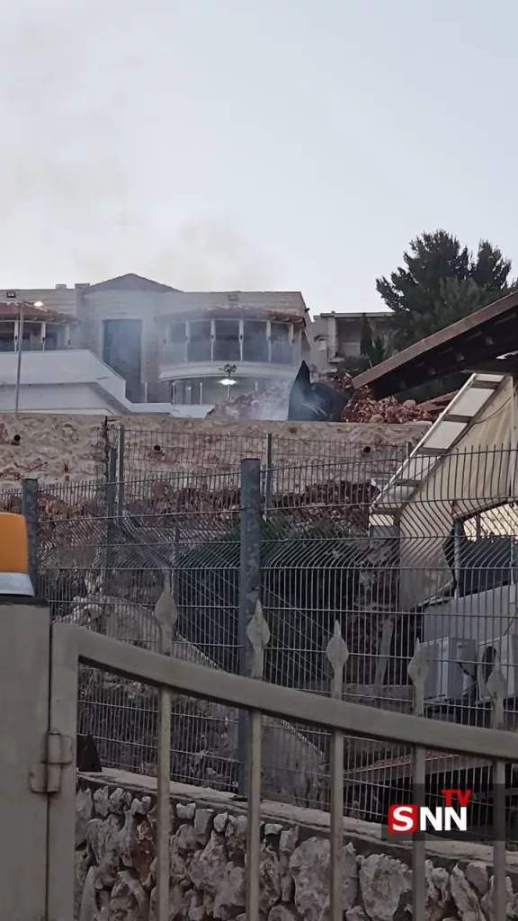 Упавшие обломки одной из перехваченных иранских баллистических ракет