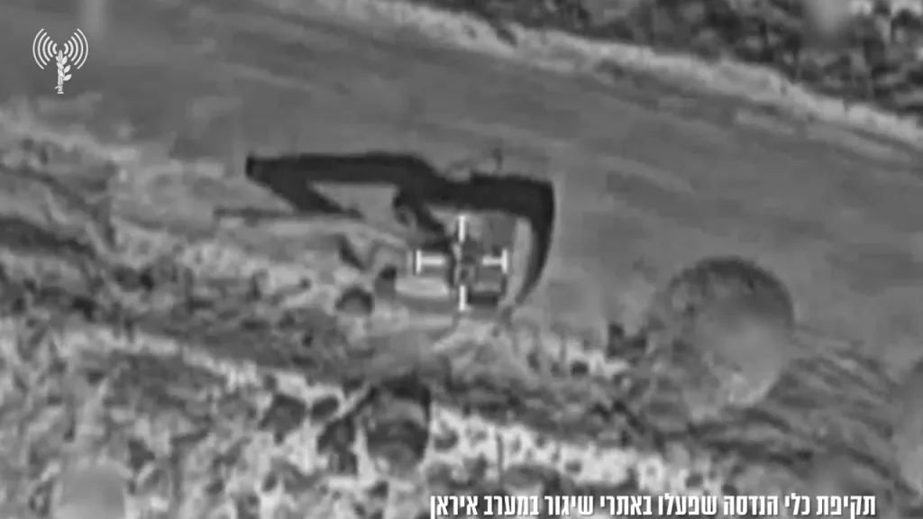 Израиль приступил к ударам по иранской инженерной технике, задействованной для работ по ликвидации последствий на месте нанесенных авиаударов по ракетным базам и складам