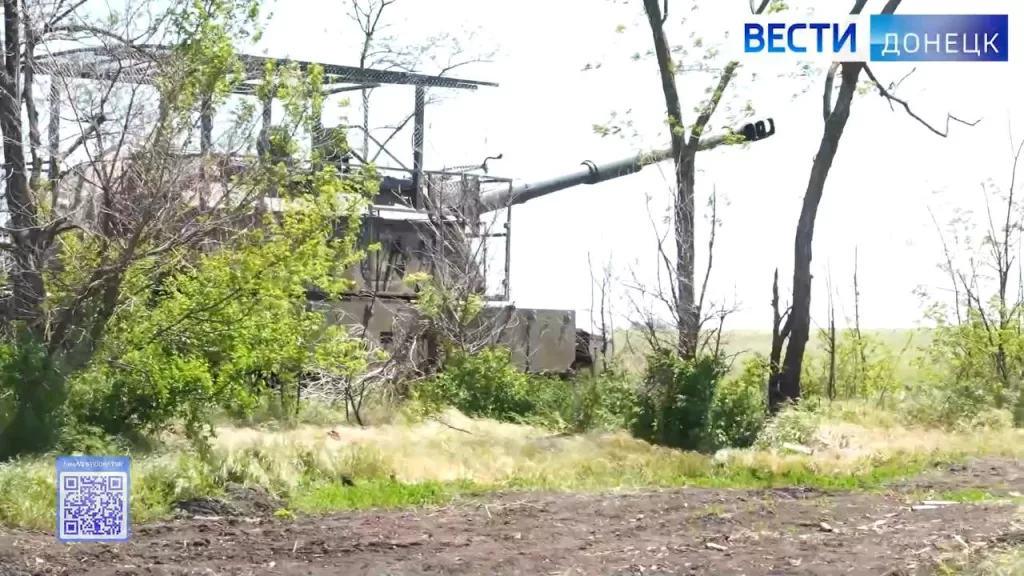 Боевая работа расчёта 152-мм самоходной гаубицы 2С19 «Мста-С» с «элегантной» антидроновой защитой группировки войск «Восток» на Южно-Донецком направлении