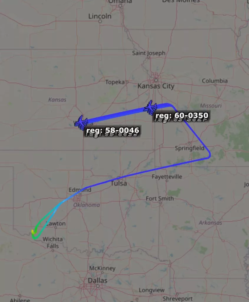 Бомбардировщики ВВС США B-2А, похоже, вылетели с базы в Миссури. Это именно те самолеты, которые нужны для удара по хорошо укрепленному иранскому ядерному объекту Фордо