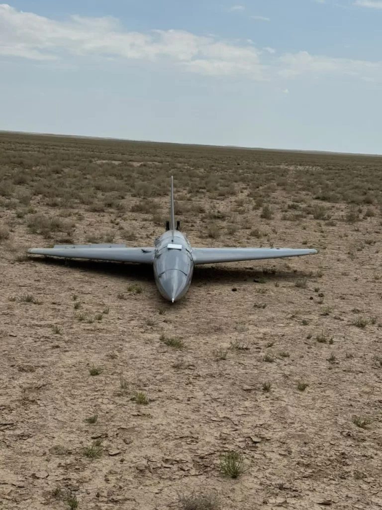 Упавший в Казахстане дрон визуально похож на британский Banshee Jet 80, однако при более пристальном сравнении сходств гораздо больше с иранским Arash-2