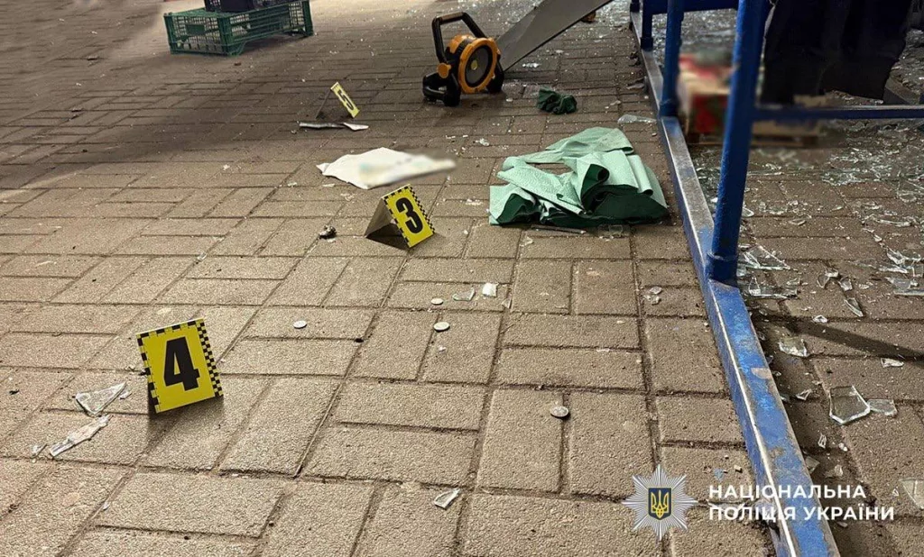 Вэсэушник в Житомире бросил гранату в толпу — так сражаются за "мир"