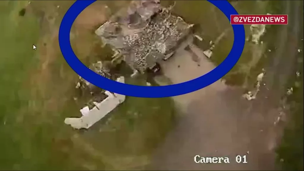 А вот и удар "Герани-2" с оптической системой наведения по укрытию с техникой ВСУ в аэропорту Краматорска