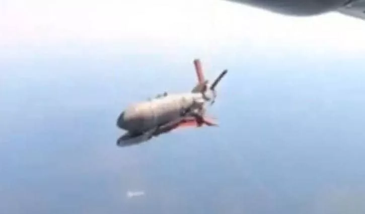 Украина провела испытания своей версии УМПК для неуправляемых авиабомб. Заявленная дальность действия — 60 километров с планами доработки до 80. На кадрах сброс советского ФАБ-500 с борта Су-24М