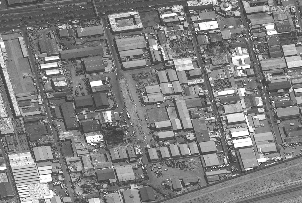 Спутниковые снимки результатов ударов израильских ВВС по объектам, расположенным рядом с аэропортом Мехрабад в Тегеране