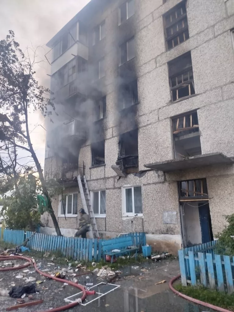 Так сейчас выглядит после взрыва пятиэтажка в городе Ивдель Свердловской области, два человека погибли