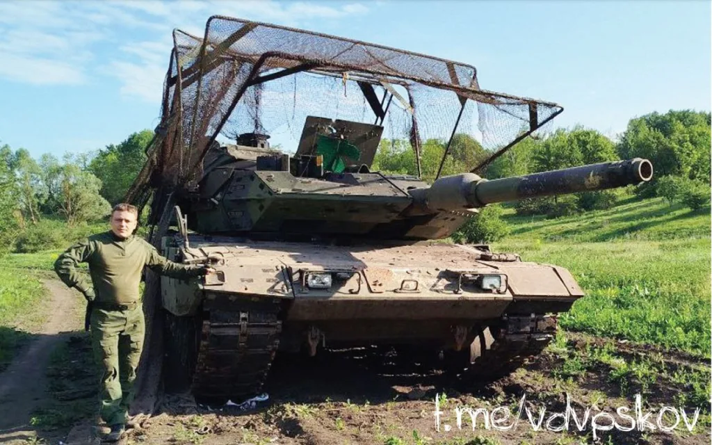 Из села Беловоды в Сумской области был вывезен шведский танк Strv 122, подбитый и брошенный там еще весной