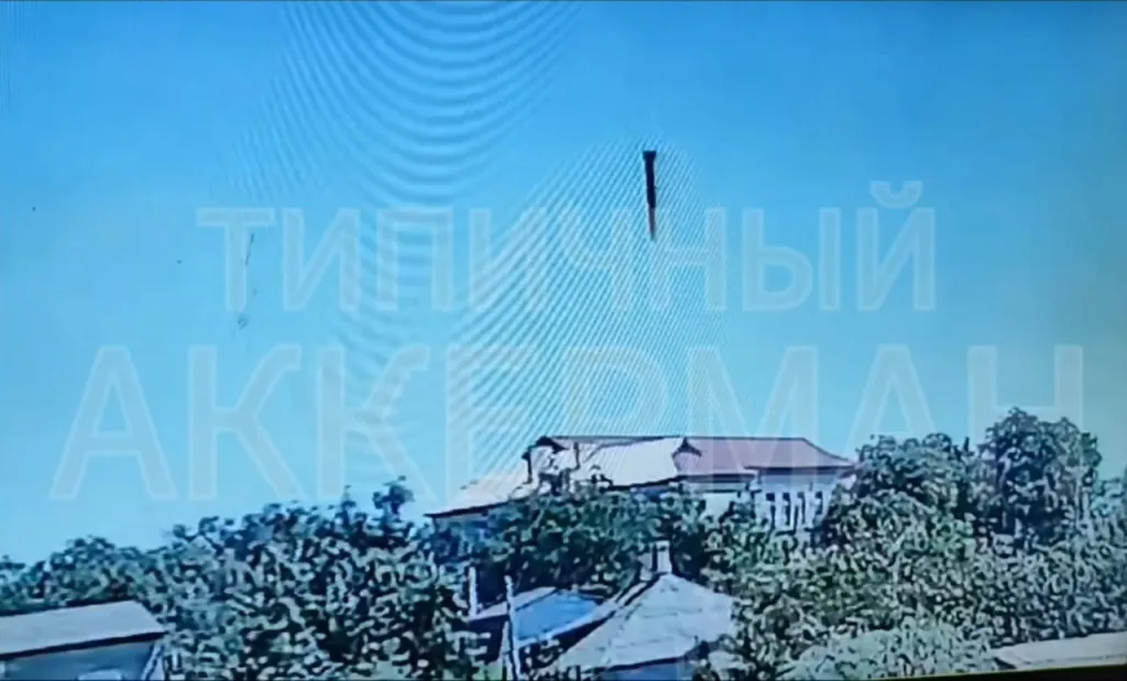 Кадры прилета "Искандера" по объекту в городе Белгород-Днестровский, Одесская область