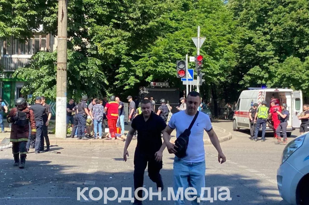 Прицельно по СБУ: ВС РФ ударили по правительственному кварталу в Сумах