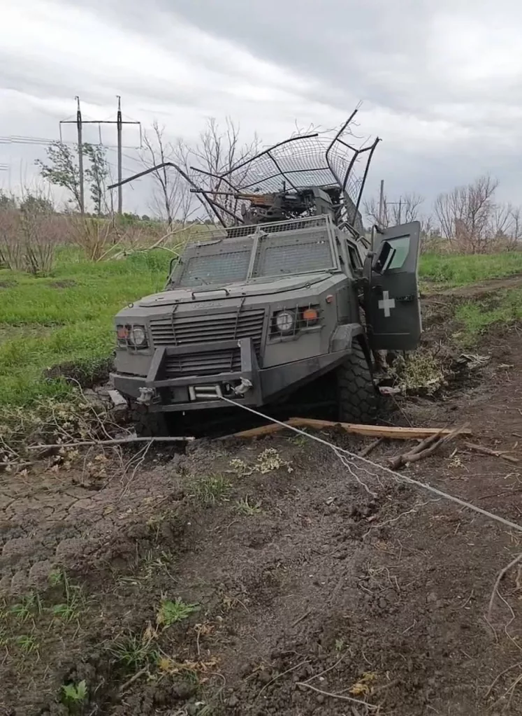 Два украинских бронеавтомобиля «Козак-7», ставшие трофеями российских военных в районе села Александрополь