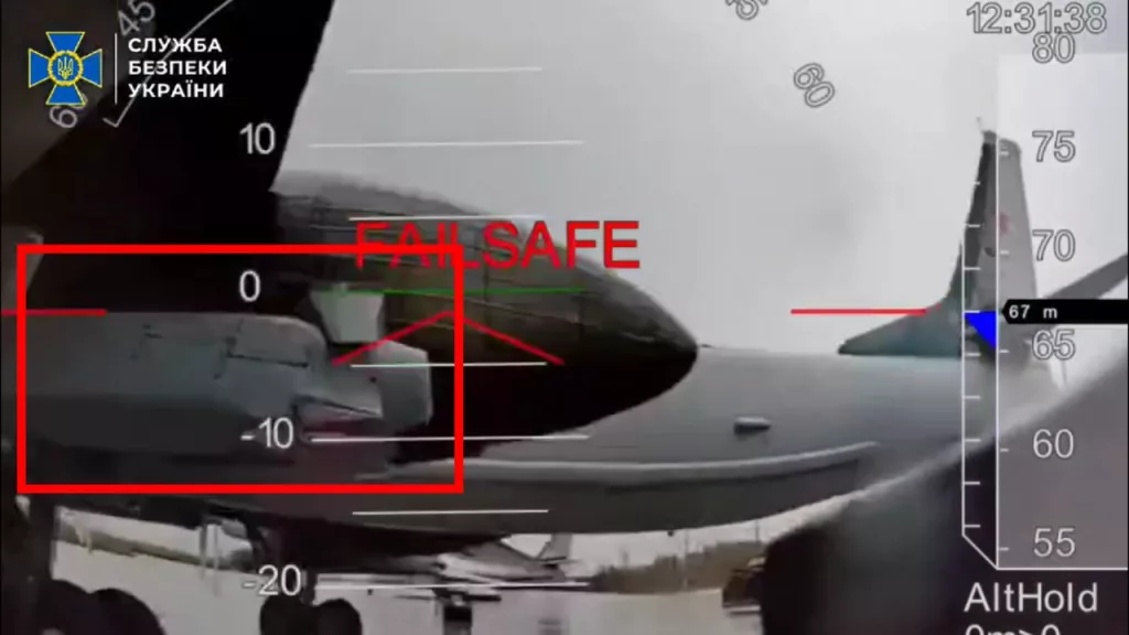 Как минимум один Ту-95МС стоял с подвешенной ракетой Х-101 на внешнем пилоне, что может говорить о начале подготовки некоторых бортов к боевому вылету