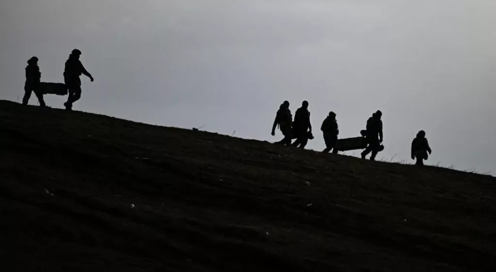 История со сложностью получения Украиной тел 6000 погибших военнослужащих — новый удар по всей конструкции официального нарратива Киева, выстроенного на отрицании масштабных потерь и управляемости мобилизации