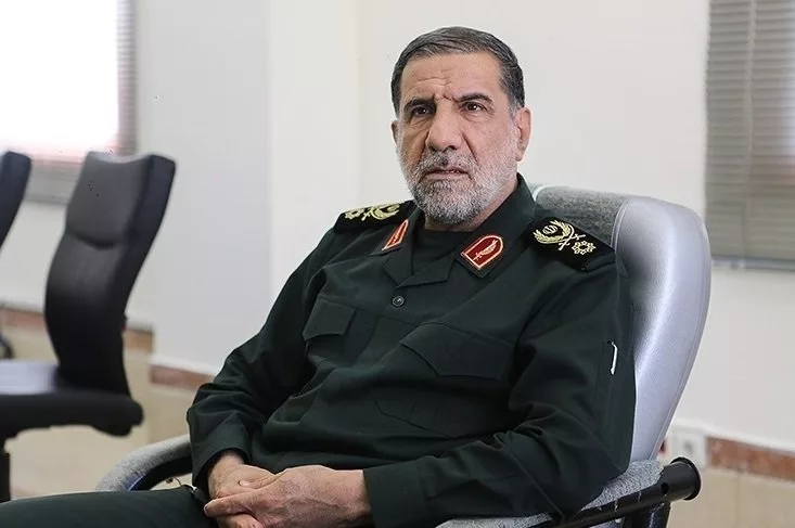 Как мы и предполагали накануне, Иран начал посылать первые сигналы о готовности перекрыть Ормузский пролив. Об этом прямо заявил депутат иранского парламента, генерал-отставник КСИР Эсмаил Косари