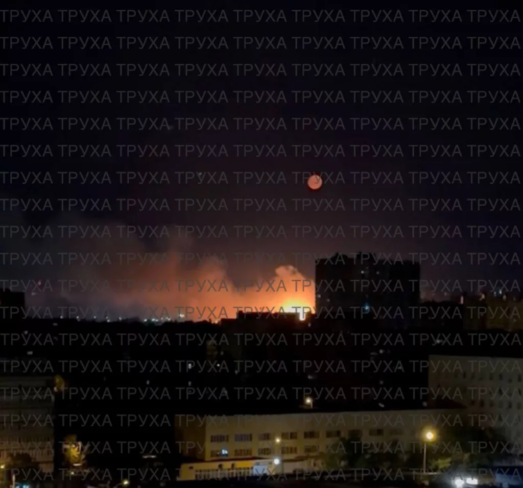 Несколько пожаров разгорелось в Киеве после прилетов по объектам ВСУ