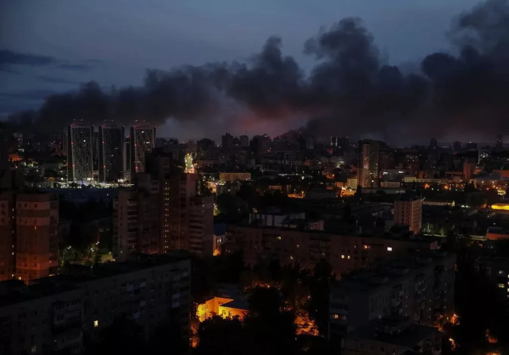 Киев во время и после утренних ударов. Одной из основных целей вновь выступали цеха завода «Артем»