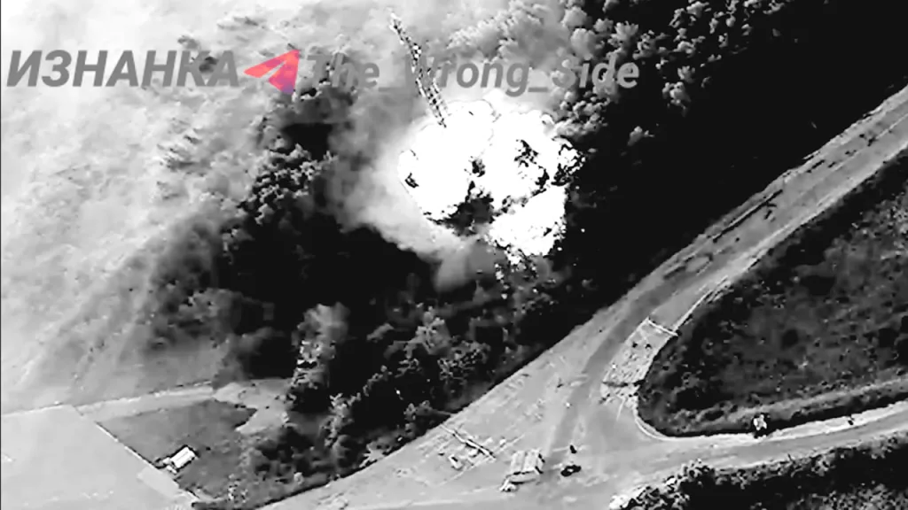 Удар ОТРК "Искандер-М" с воздушным подрывом и нескольких дронов "Герань-2" по вышке связи, используемой радиоэлектронной разведкой и дроноводами ВСУ, возле города Новгород-Северский в Черниговской области