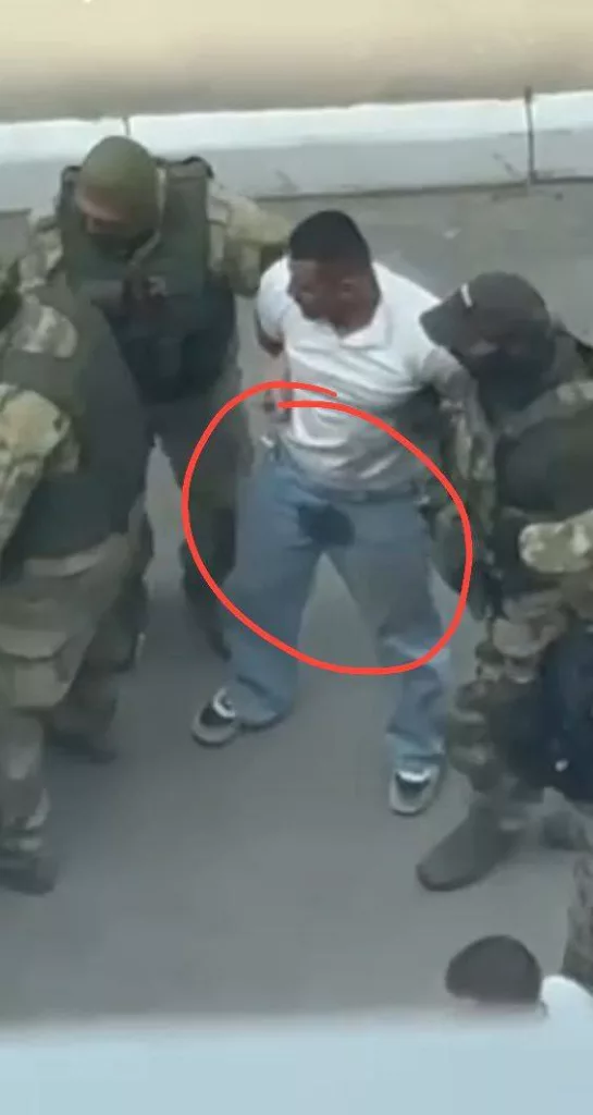 Оскорбивший русских блогер-мигрант обмочился во время задержания