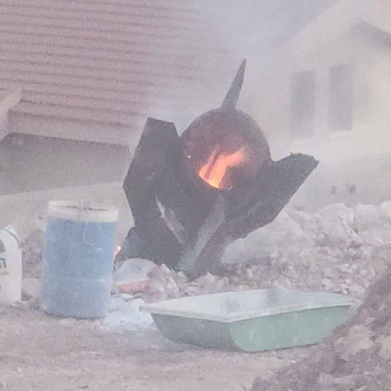 Упавшие обломки одной из перехваченных иранских баллистических ракет