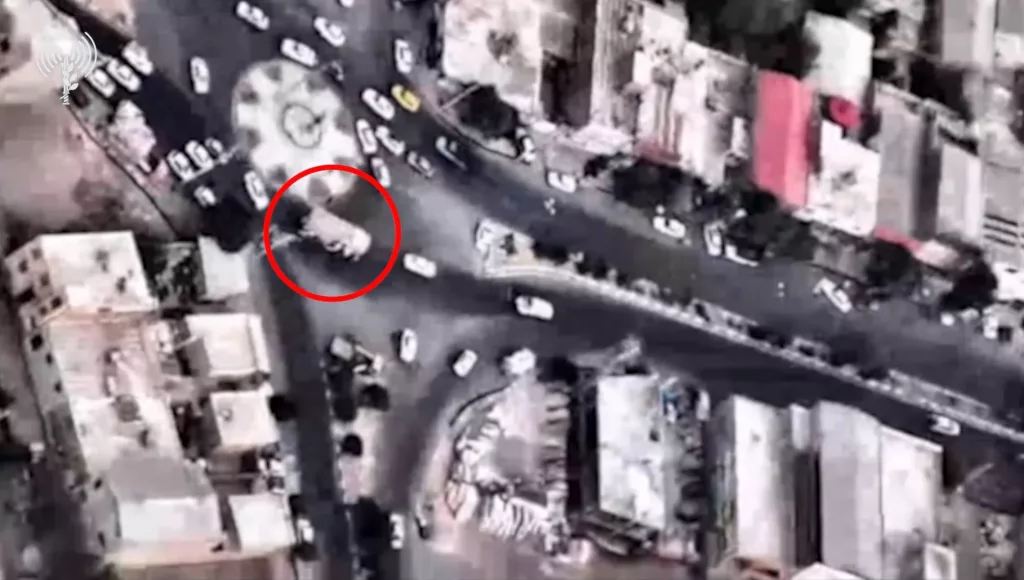 Израильский БПЛА отслеживает передвижение на улицах Тегерана, предположительно, ЗРК Mersad-16