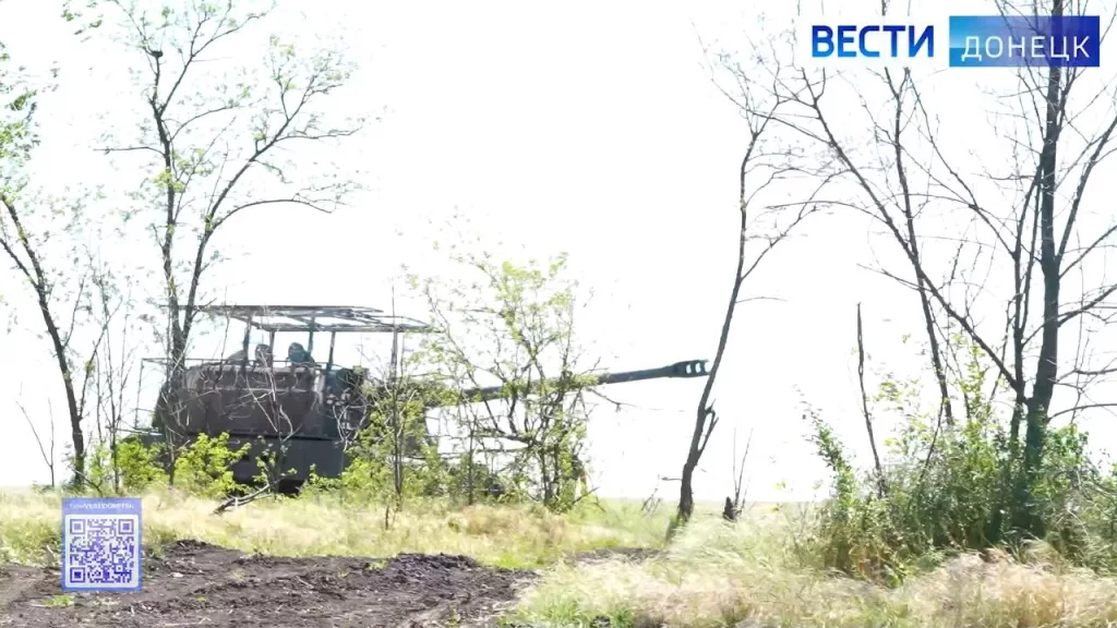 Боевая работа расчёта 152-мм самоходной гаубицы 2С19 «Мста-С» с «элегантной» антидроновой защитой группировки войск «Восток» на Южно-Донецком направлении