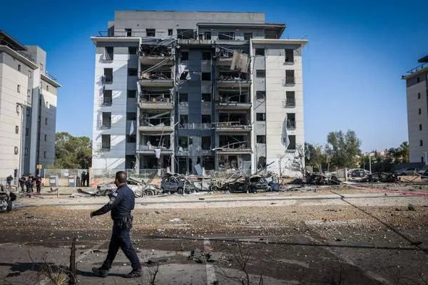 Иранский удар по Беэр-Шеве. Утром иранцы нанесли удар несколькими баллистическими ракетами и дроны-камикадзе по Израилю