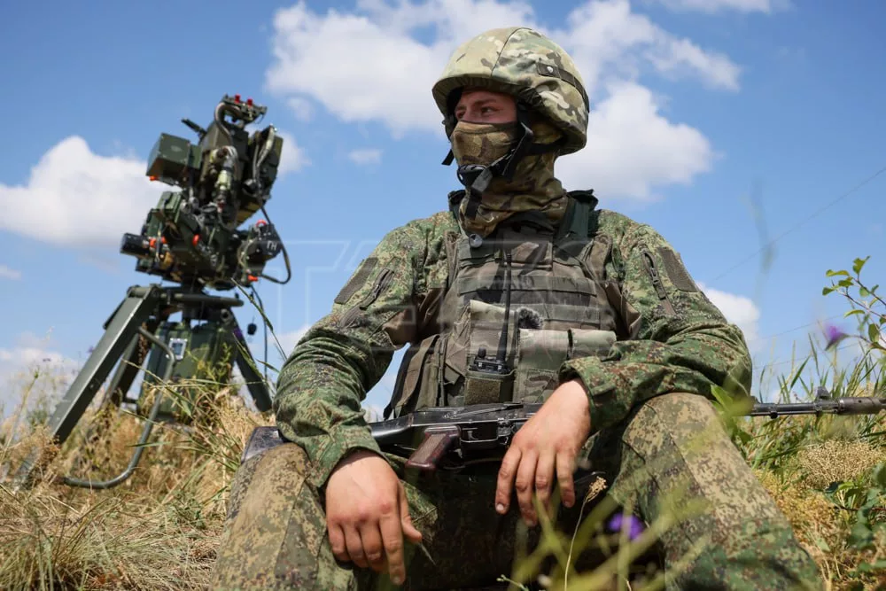 Показательный пуск ПТРК «Корнет-Д» с пультом дистанционного управления на полигоне в ЛНР