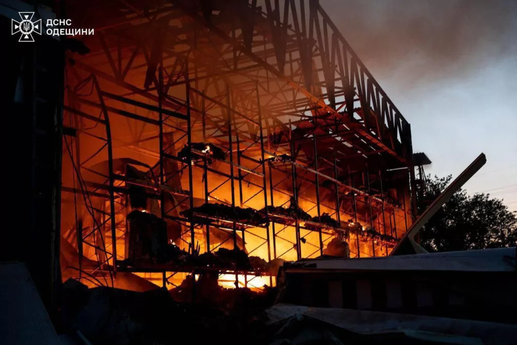 Одесса в дыму: российские дроны ударили по порту и складам – логистика ВСУ под огнем