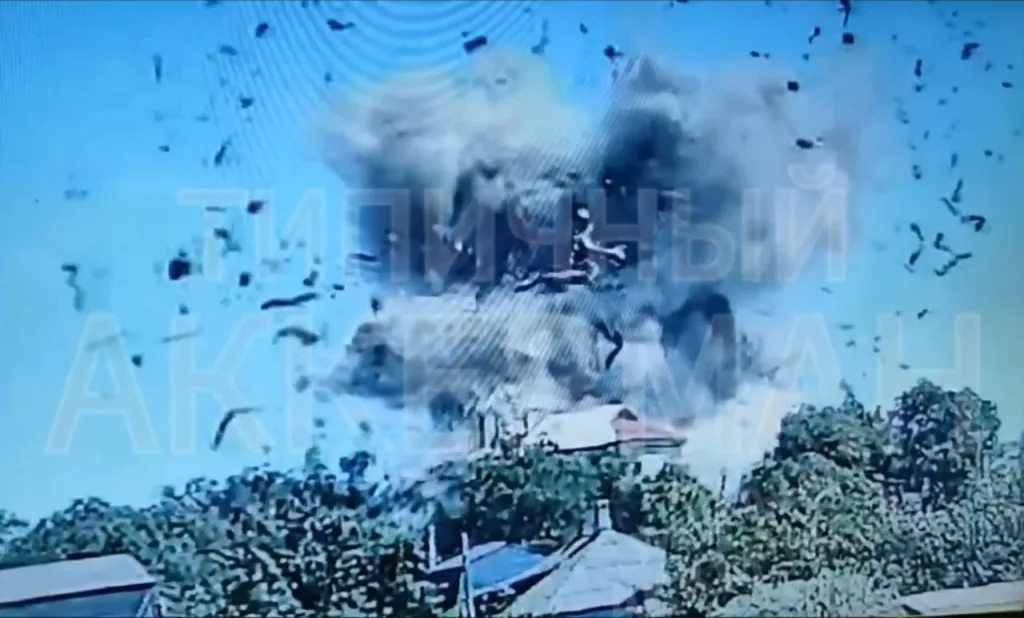 Кадры прилета "Искандера" по объекту в городе Белгород-Днестровский, Одесская область