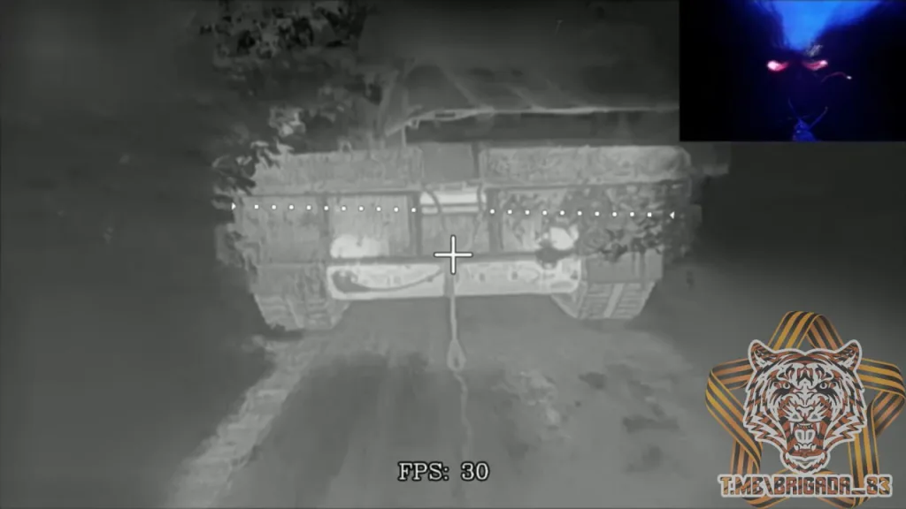 Поражение шведского танка Strv 122 ударами FPV-дронов на оптоволокне в Сумской области