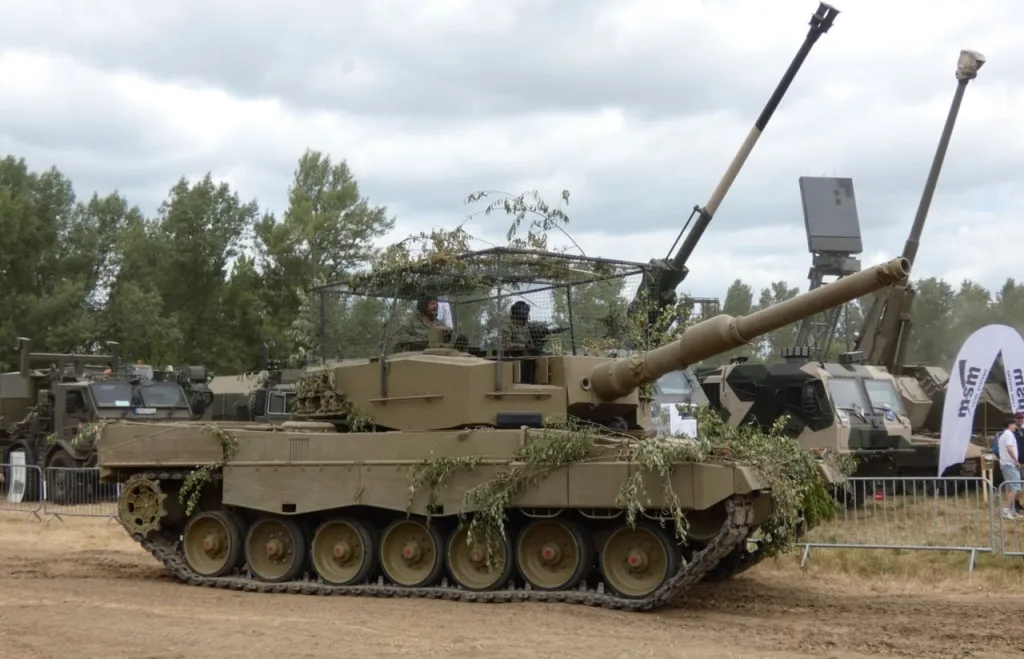 Бронетехника словацкой армии во время мероприятия «Tankové dni Laugarício 2025»