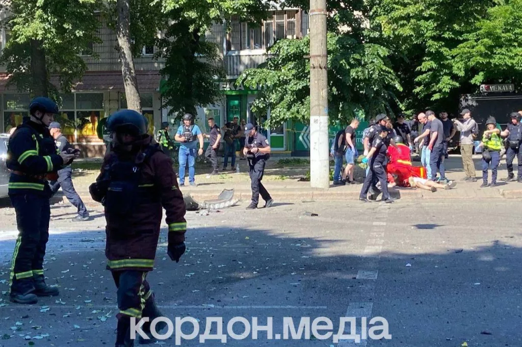 Прицельно по СБУ: ВС РФ ударили по правительственному кварталу в Сумах