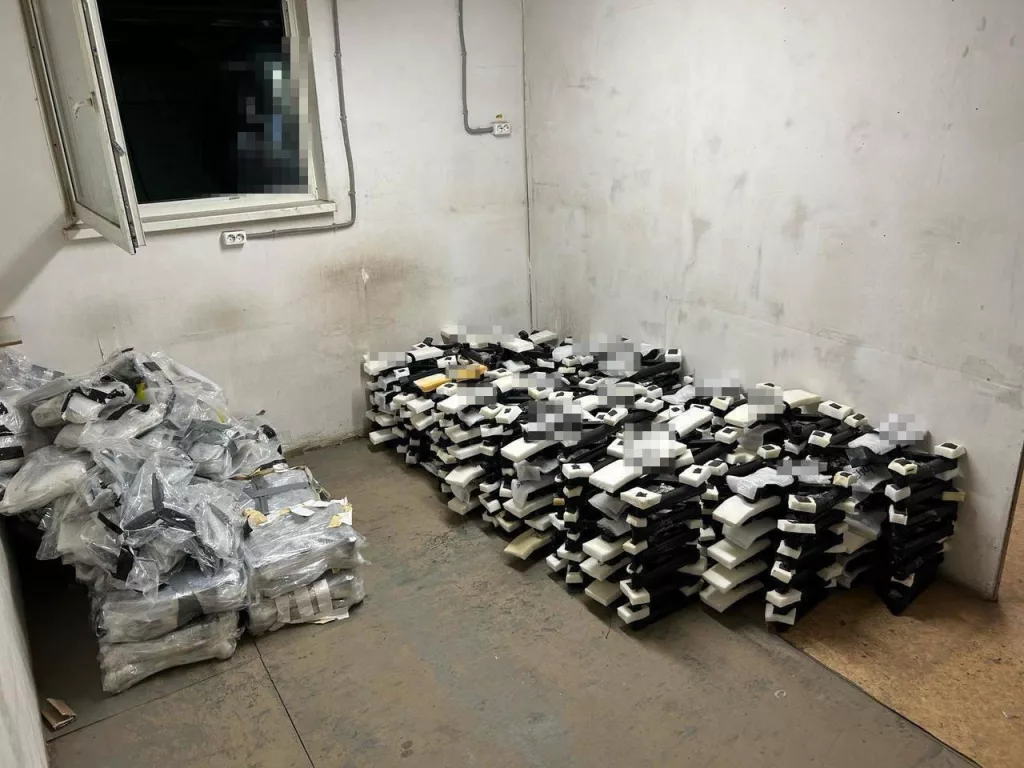 Как дроны, атаковавшие российские аэродромы, вылетели из контейнеров и как ими управляли? «База» поговорила с экспертами беспилотных технологий, чтобы узнать возможные детали спецоперации «Паутина»