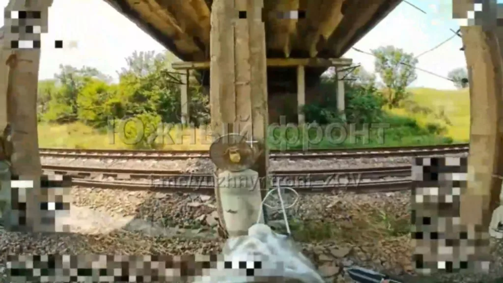 Подрыв заминированного ВСУ моста на южной окраине Северска при помощи российских FPV-дронов