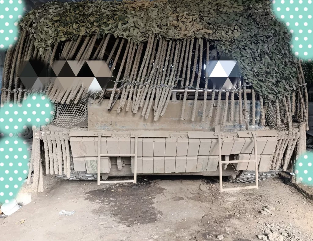 Еще один "мохнатый" Т-72Б3 с двойным антидроновым козырьком