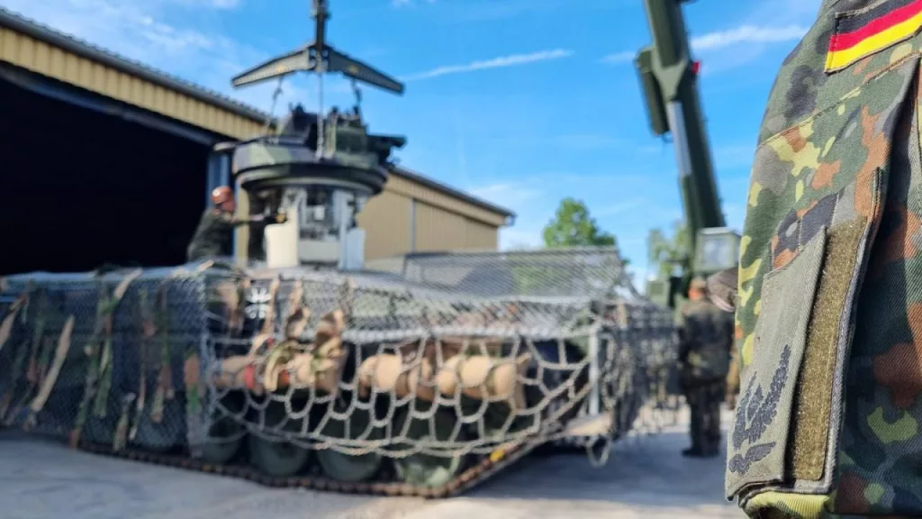 Тем временем Германия демонстрирует свои потуги в антидроновой защите бронетехники