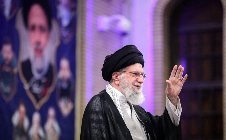Израиль не исключает возможности физической ликвидации верховного лидера Ирана Али Хаменеи — об этом публично заявил премьер-министр Израиля Биньямин Нетаньяху