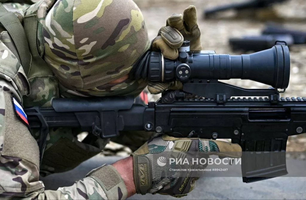 Снайперы группировки «Центр» осваивают винтовку СВЧ