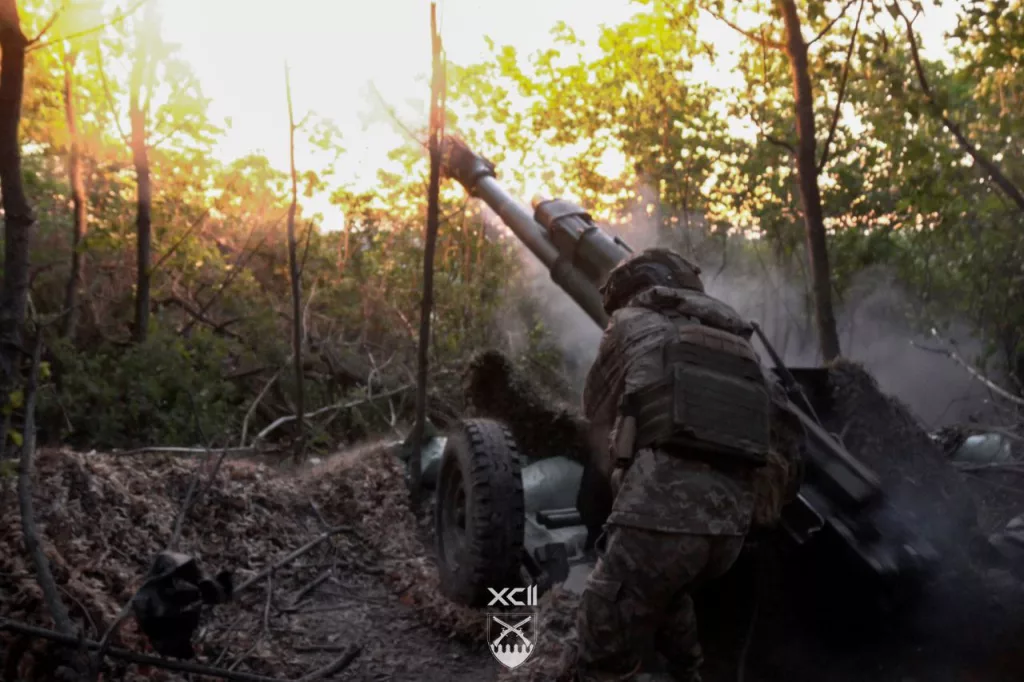 Комбинированное буксируемое артиллерийское 120-мм орудие 2Б16 «Нона-К» на вооружении ВСУ ведет огонь французскими нарезными минами HE-120-PR14