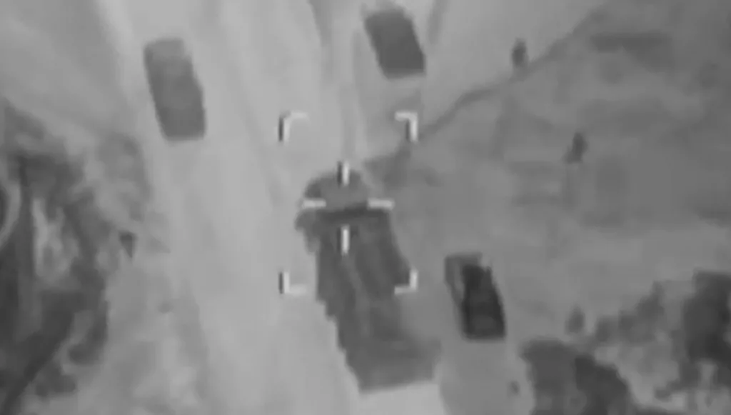 Израильский БПЛА отслеживает передвижение на улицах Тегерана, предположительно, ЗРК Mersad-16