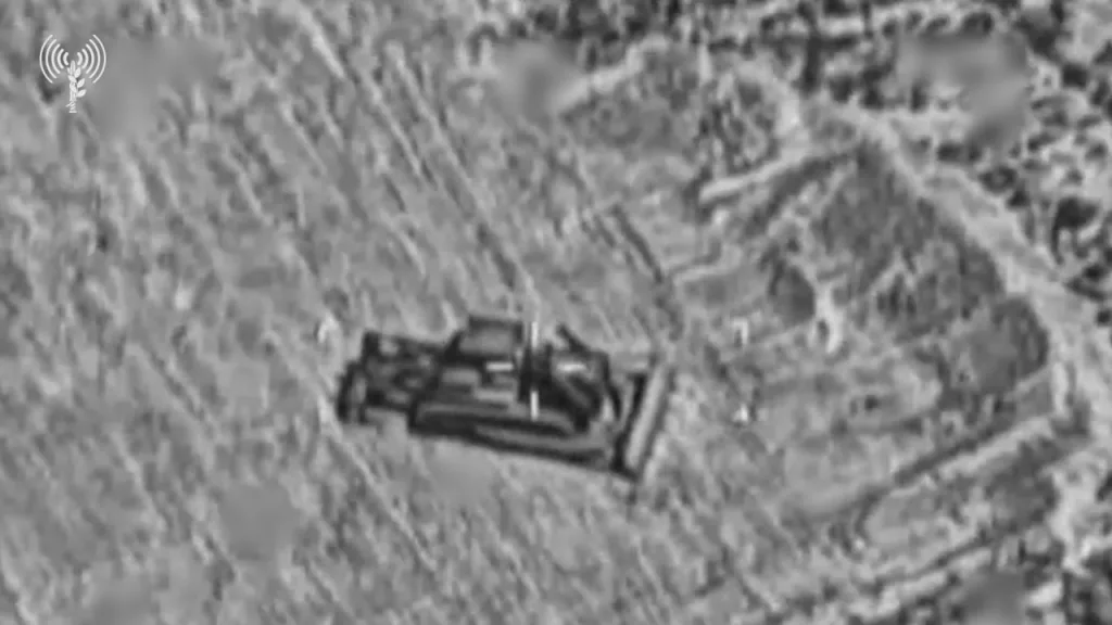 Израиль приступил к ударам по иранской инженерной технике, задействованной для работ по ликвидации последствий на месте нанесенных авиаударов по ракетным базам и складам